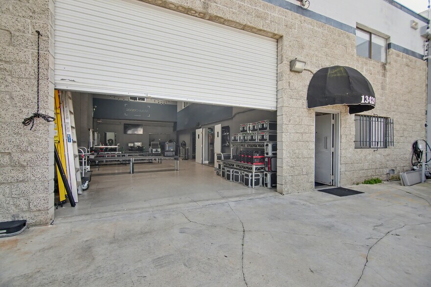 More Photos Of 13428 Beach Ave, Marina Del Rey Warehouse For Lease