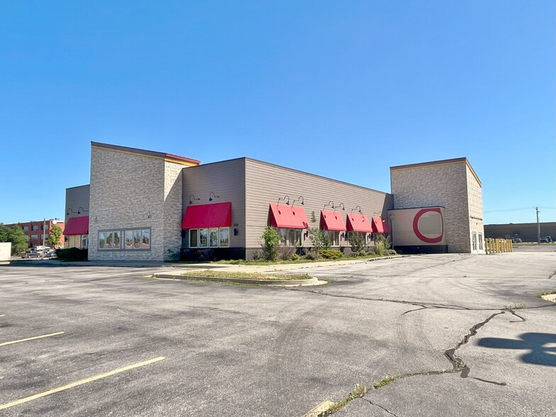 Primary Photo Of 5702 NW Expressway, Oklahoma City Restaurant For Lease