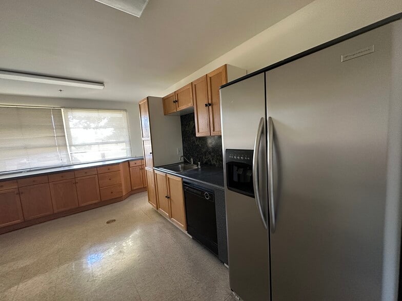 More Photos Of 1017 S Mountain Ave, Monrovia Manufacturing For Lease