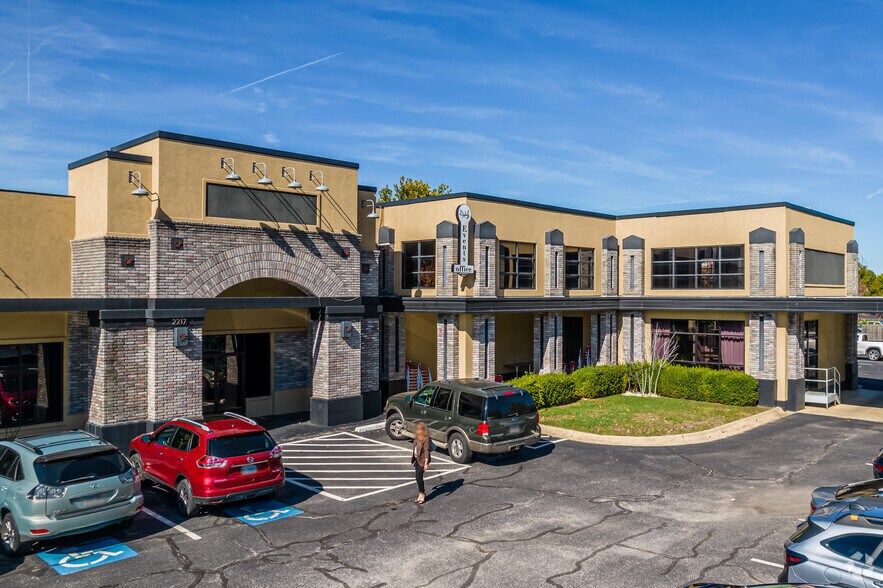 More Photos Of 2217-2223 N College Ave, Fayetteville Restaurant For Lease