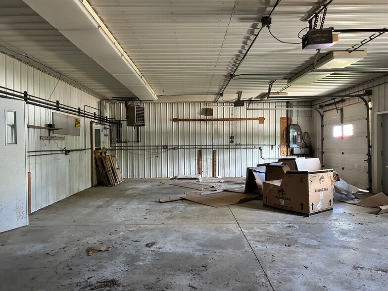 More Photos Of 3614-3616 Lake St, Kalamazoo Warehouse For Lease