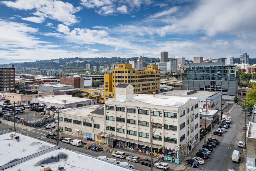 More Photos Of 232 SE Oak St, Portland Warehouse For Lease