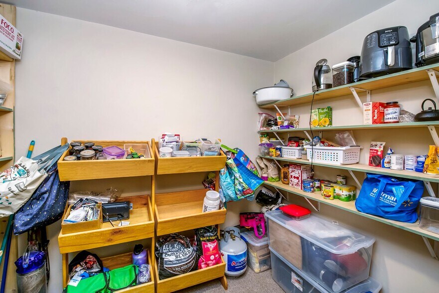 More Photos Of 81 Gillaspey Ave, Crested Butte General Retail For Sale