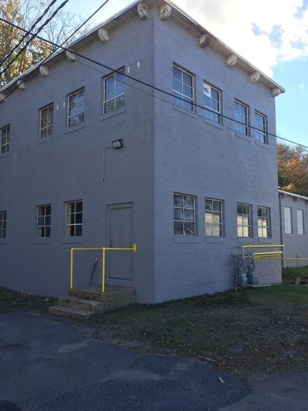 More Photos Of 61 Tripp St, Framingham Warehouse For Lease