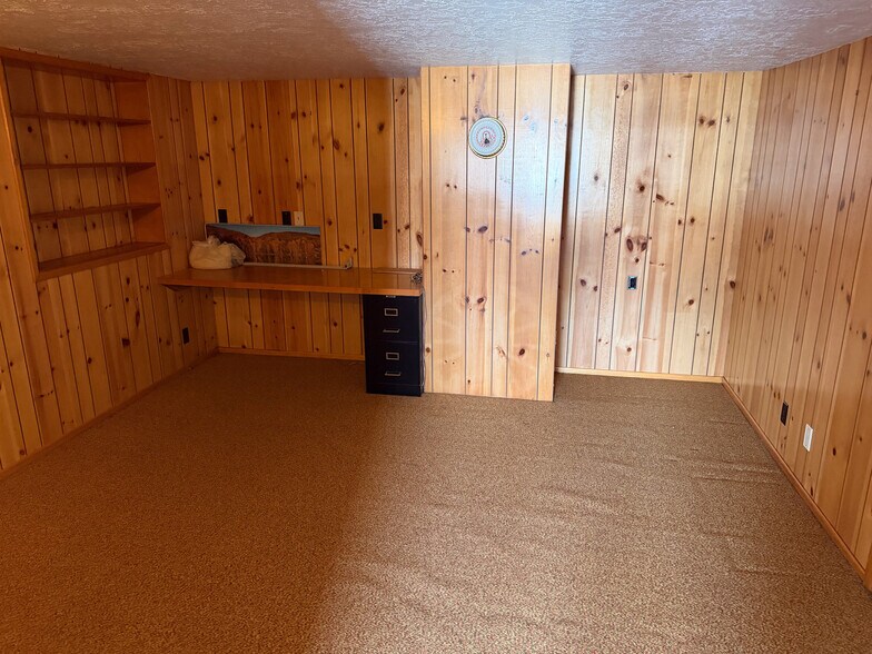 More Photos Of 9053 SW Burnham St, Portland Auto Repair For Sale