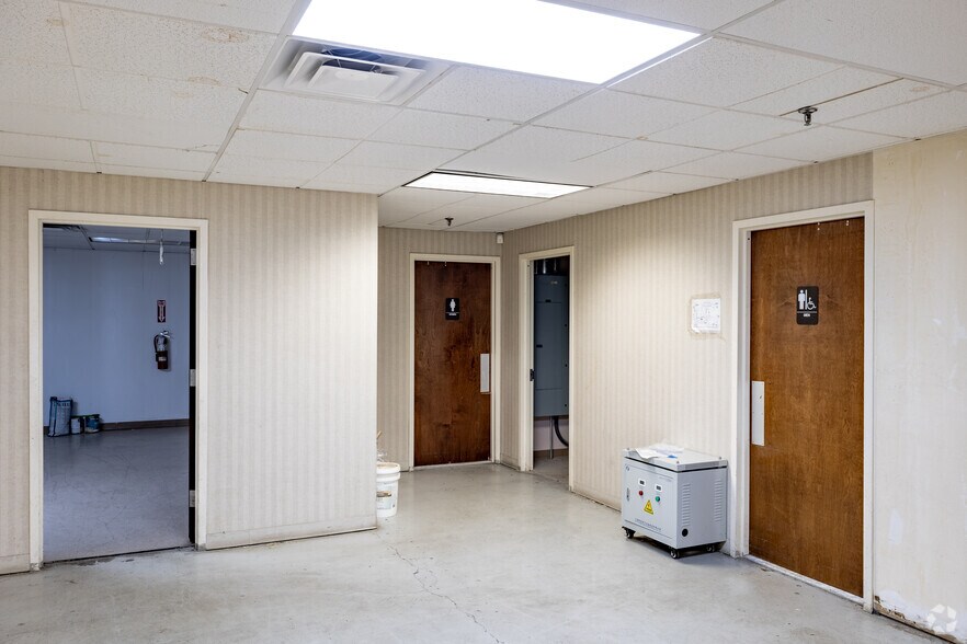 More Photos Of 55 Kennedy Dr, Hauppauge Flex For Lease