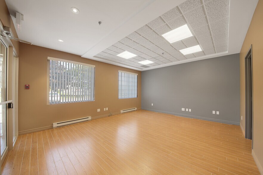 More Photos Of 1550 Rue de Coulomb, Boucherville Flex For Lease