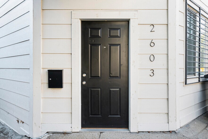 More Photos Of 2601-2603 N 45th St, Omaha Storefront Retail Residential For Sale