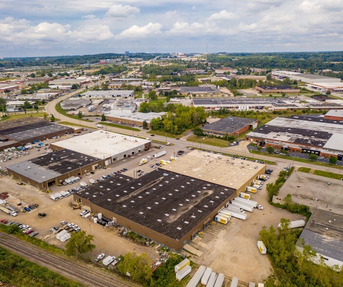 More Photos Of 26150 Richmond Rd, Cleveland Warehouse For Lease