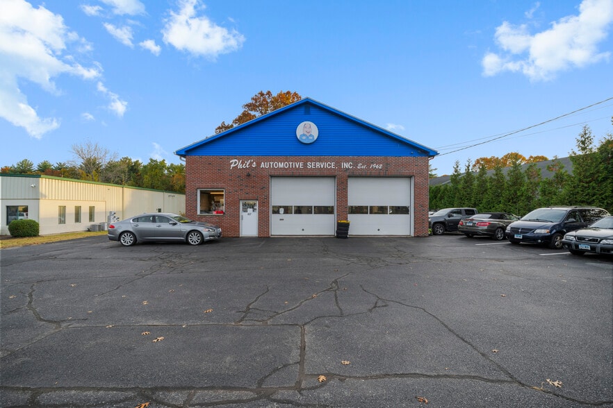 Primary Photo Of 457 Spring St, Windsor Locks Auto Repair For Sale