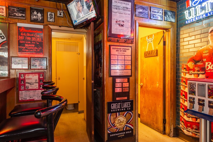 More Photos Of 6001 State Rd, Parma Restaurant For Sale