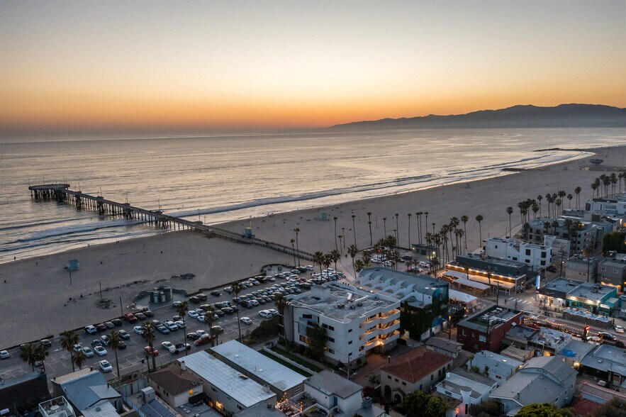 More Photos Of 3111 Ocean Front Walk, Marina Del Rey Apartments For Sale