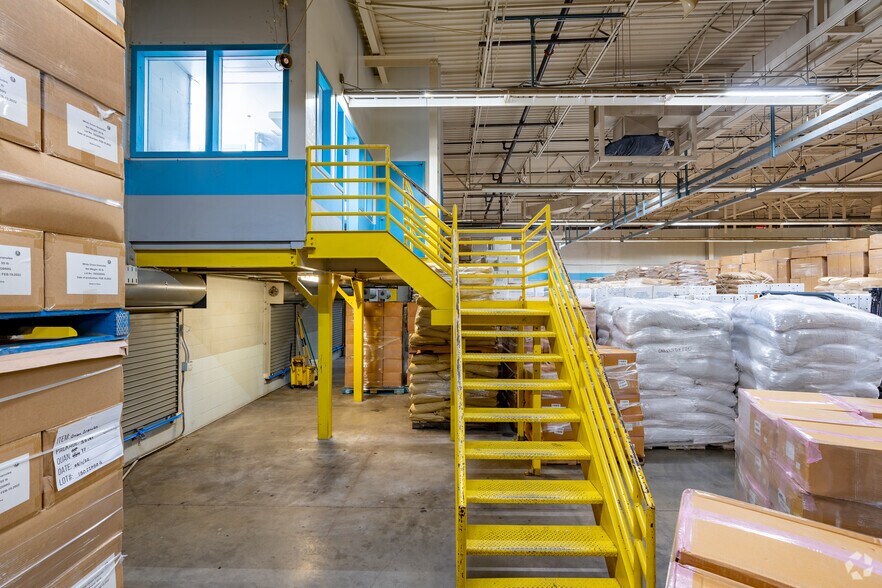 More Photos Of 1731 W San Bernardino Rd, West Covina Warehouse For Sale