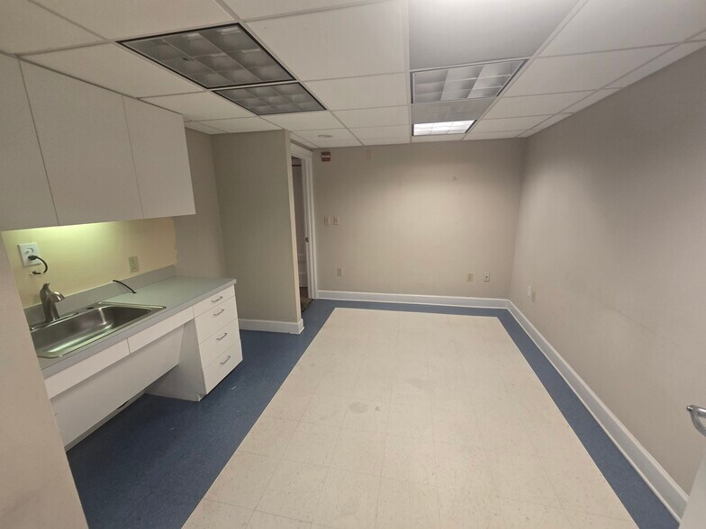 More Photos Of 4601 N Park Ave, Chevy Chase Apartments For Sale