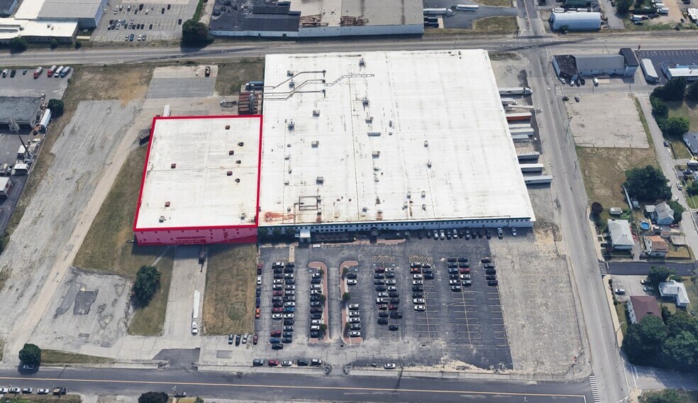 More Photos Of 60 Delta Dr, Pawtucket Warehouse For Lease