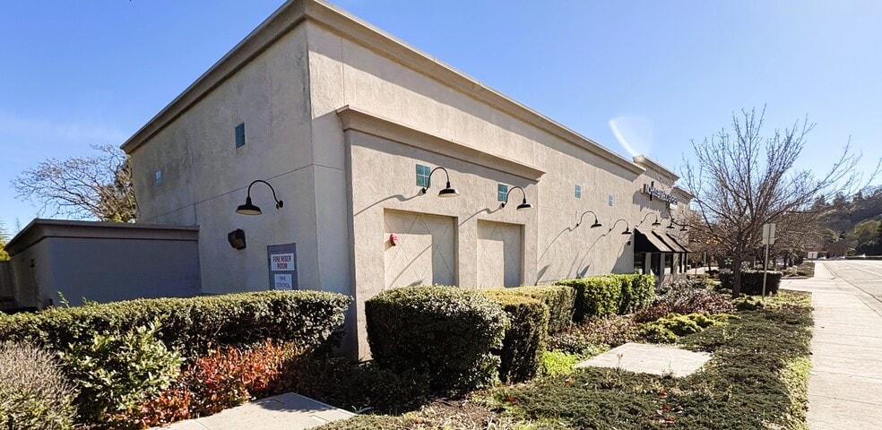 More Photos Of 17900 San Ramon Valley Blvd, San Ramon Restaurant For Lease