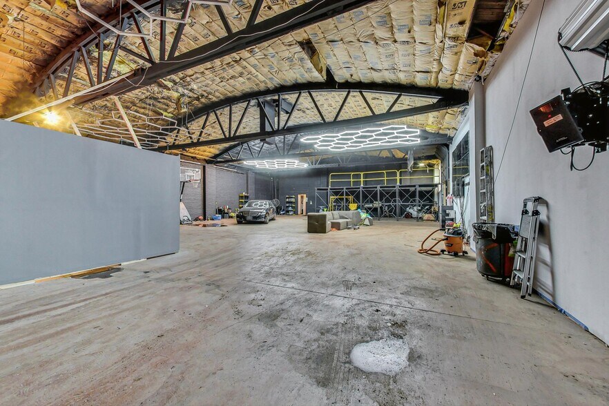 More Photos Of 3693-3705 W Grand Ave, Chicago Warehouse For Sale