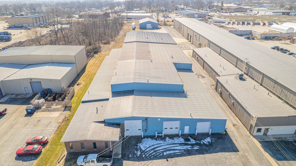 More Photos Of 1019 E Summit St, Crown Point Warehouse For Sale