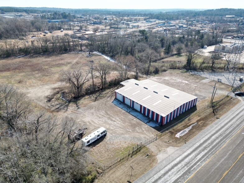 More Photos Of 5152 US Highway 271, Tyler Showroom For Lease