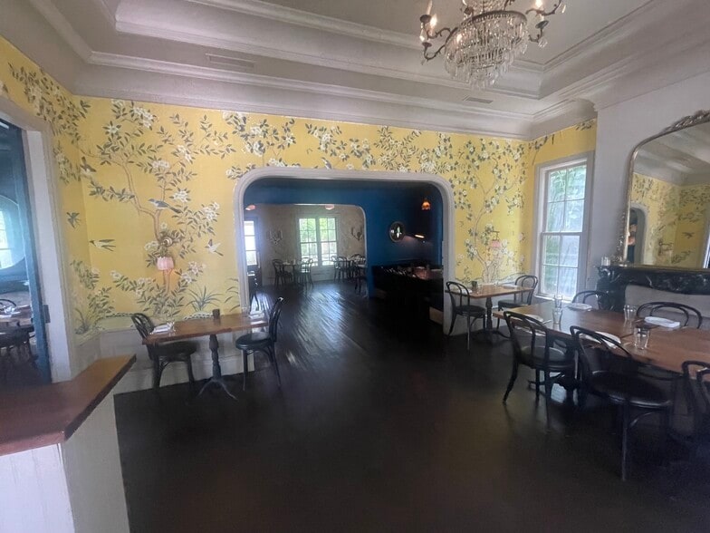 More Photos Of 517 E Grayson St, San Antonio Restaurant For Lease