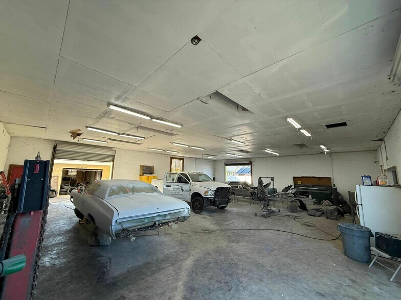 More Photos Of 2019 1/2-2021 E Main St, Lakeland Convenience Store For Sale