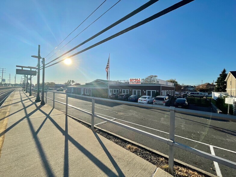 More Photos Of 25 Nassau Ln, Island Park Office For Sale