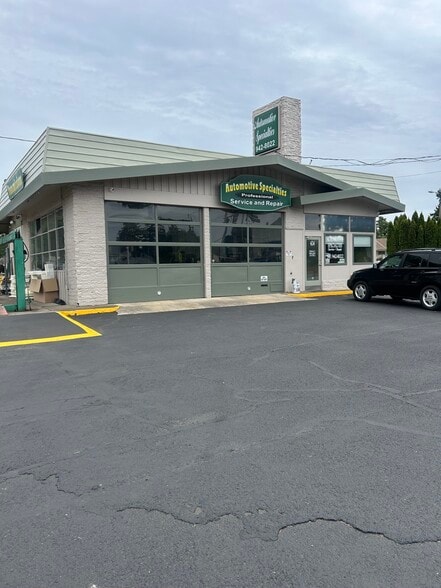 Primary Photo Of 424 S Pacific Hwy, Cottage Grove Auto Repair For Sale