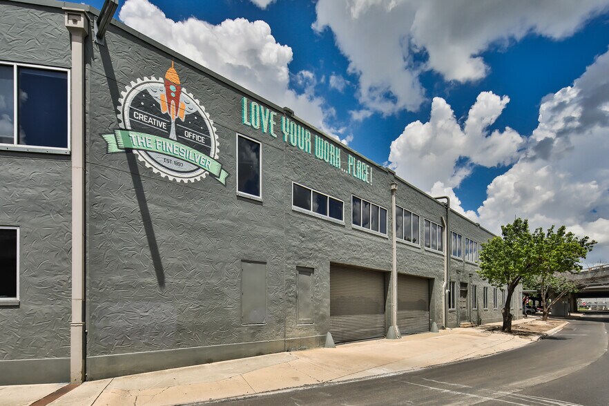 More Photos Of 816 Camaron St, San Antonio Office For Sale