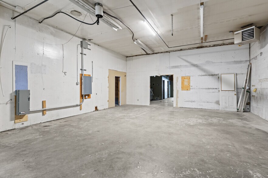 More Photos Of 4216 25 Av, Vernon Industrial For Lease