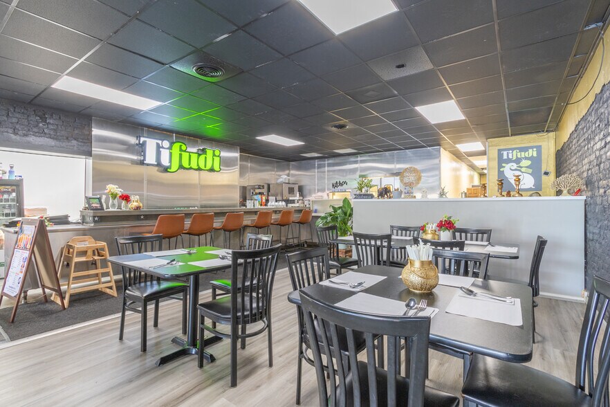 More Photos Of 122 W Whitner St, Anderson Restaurant For Lease