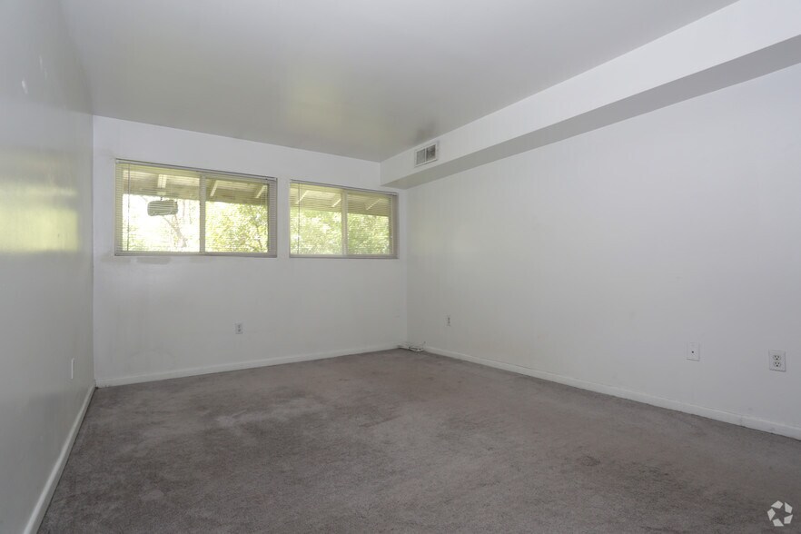 More Photos Of 2075 Langhorne Rd, Lynchburg Apartments For Sale