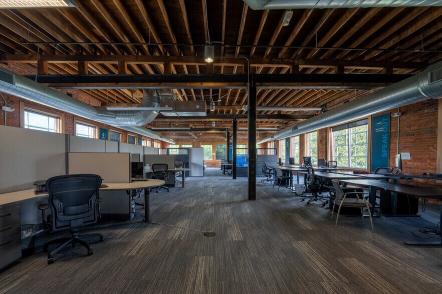 More Photos Of 1431 W Morehead St, Charlotte Office For Lease