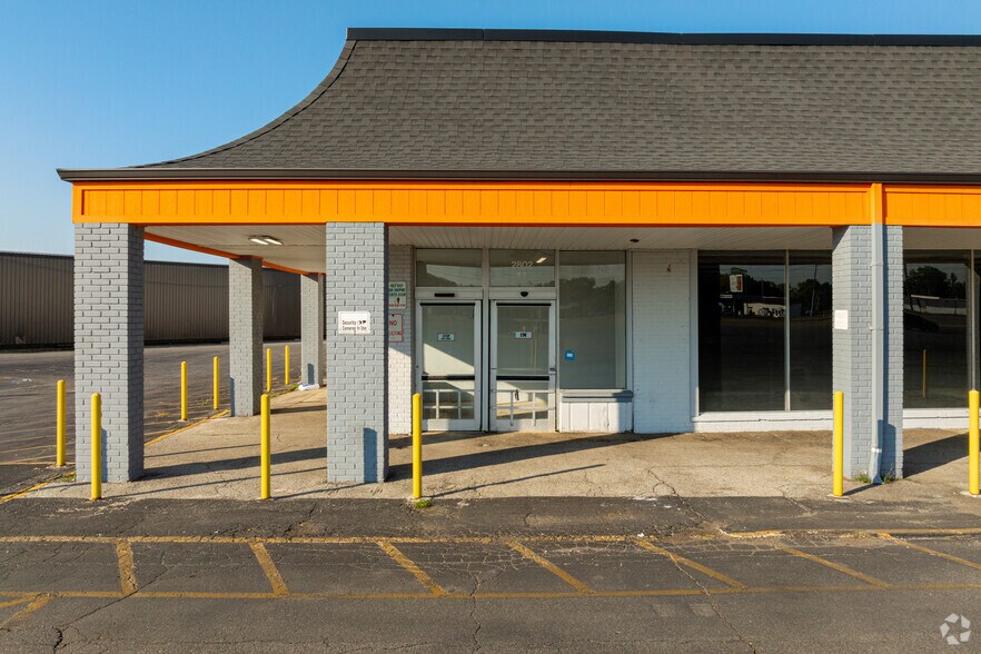 More Photos Of 2802 N Lafayette Rd, Indianapolis Unknown For Lease