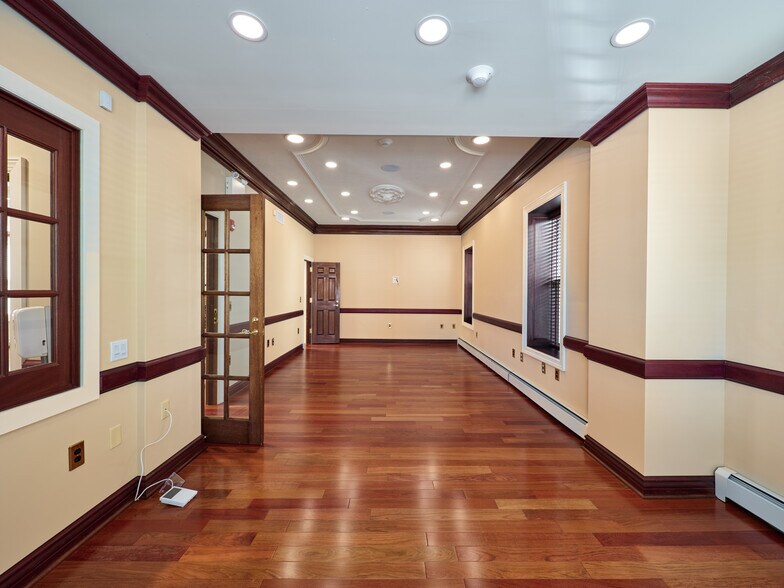 More Photos Of 67 W Court St, Doylestown Office For Lease