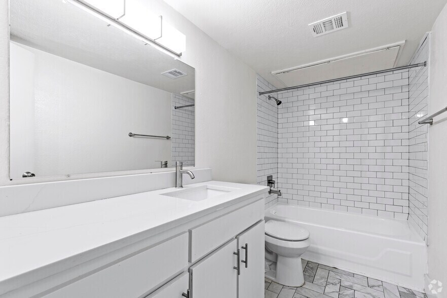 More Photos Of 2211 S Vernon Ave, Dallas Apartments For Sale
