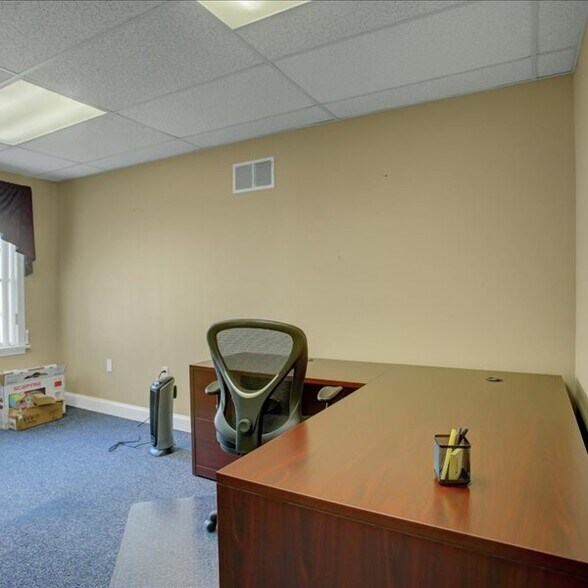 More Photos Of 1137 Kennebec Dr, Chambersburg Office For Lease