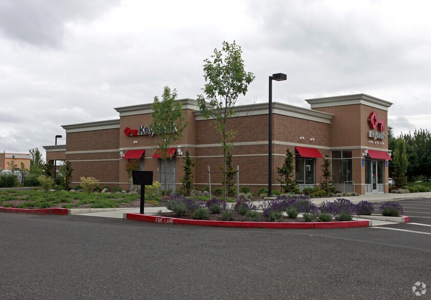 Primary Photo Of 25117 SE Stark St, Troutdale Bank For Lease