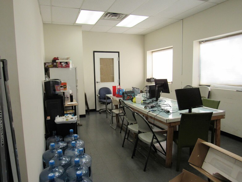More Photos Of 117 Industrial Ave, Hasbrouck Heights Warehouse For Lease