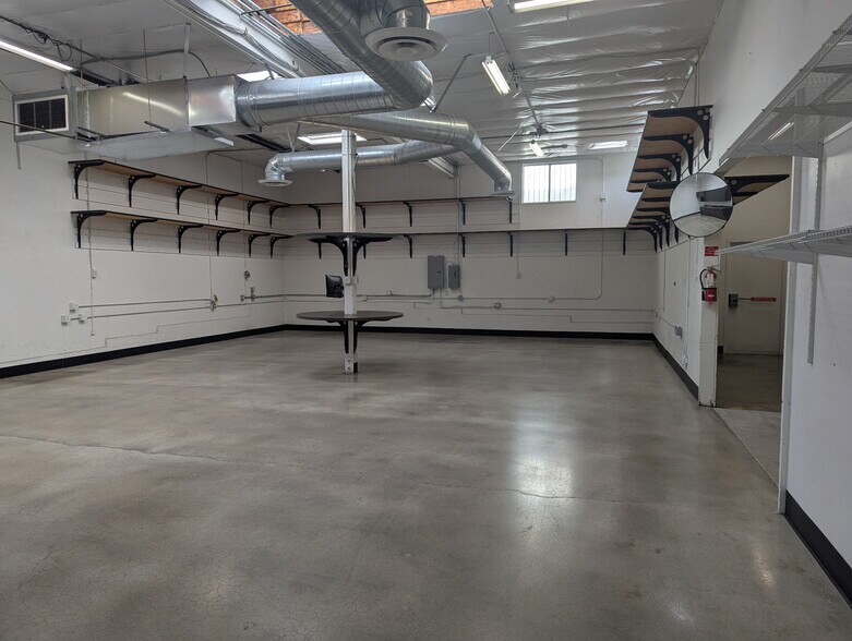 More Photos Of 530 Cypress Ave, Hermosa Beach Warehouse For Lease