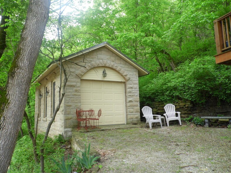More Photos Of 75 Hillside Ave, Eureka Springs Hospitality For Sale