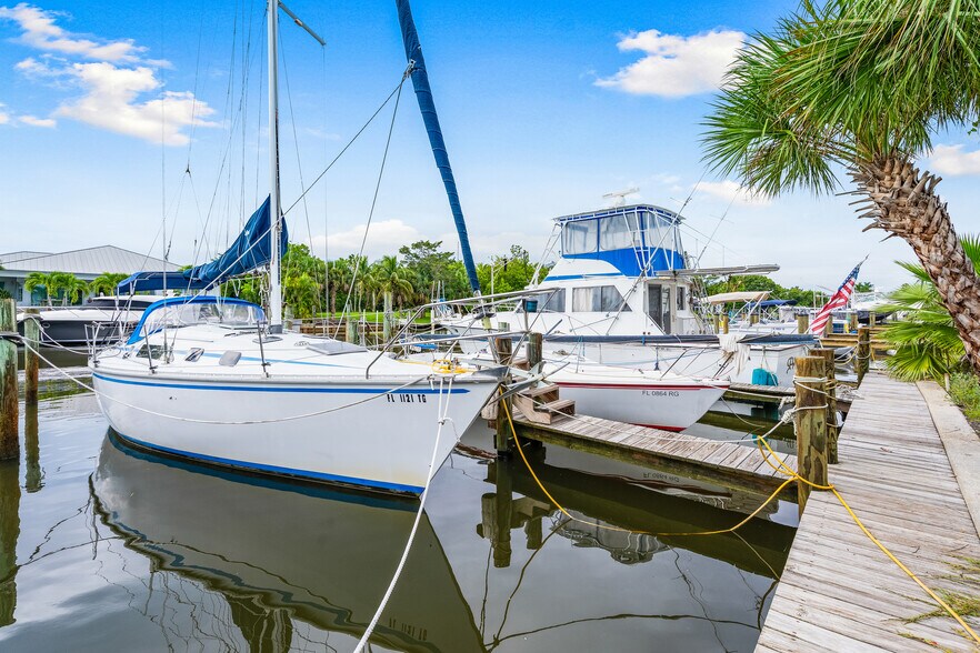 More Photos Of 23 Royal Palm Pointe, Vero Beach Restaurant For Sale