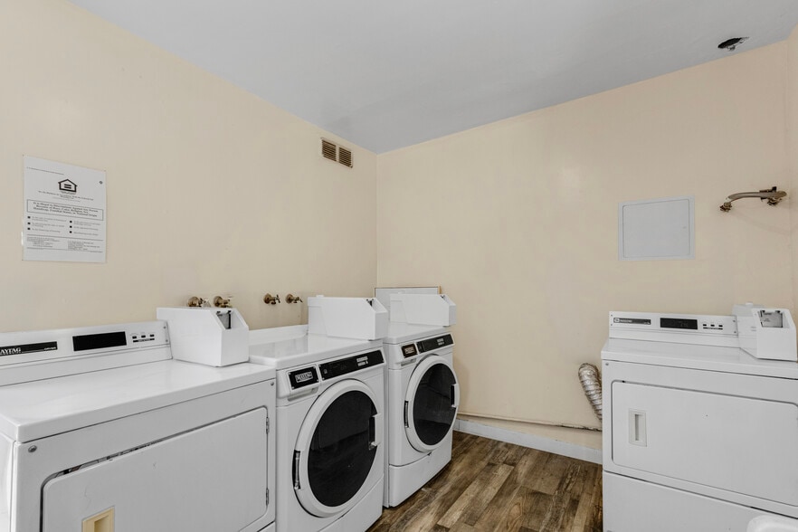 More Photos Of 4956-4960 Kester Ave, Sherman Oaks Apartments For Sale