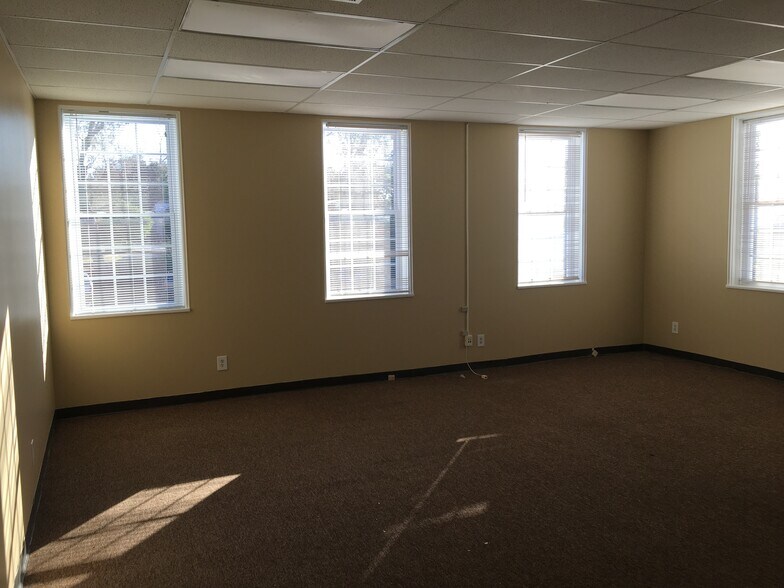 More Photos Of 301 Broome St, Lagrange Office For Lease