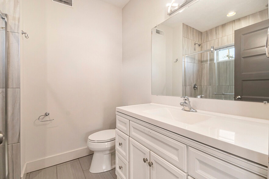 More Photos Of 2601-2603 N 45th St, Omaha Office Residential For Sale