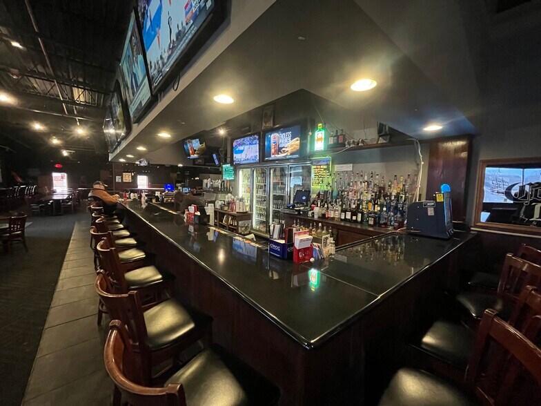 More Photos Of 14306-14342 U St, Omaha Freestanding For Sale