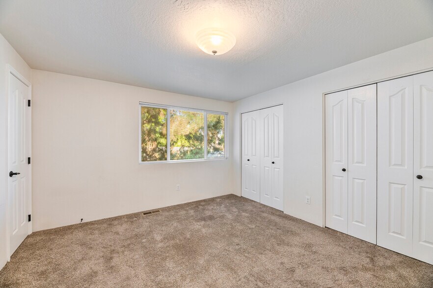 More Photos Of 437 Ash St, Central Point Apartments For Sale