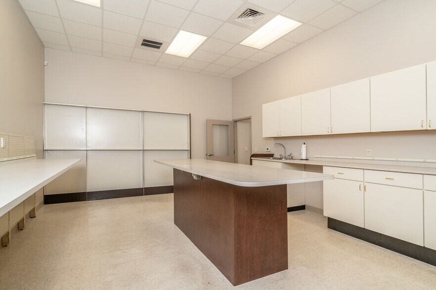 More Photos Of 16 Gosnell, Staunton Medical For Sale