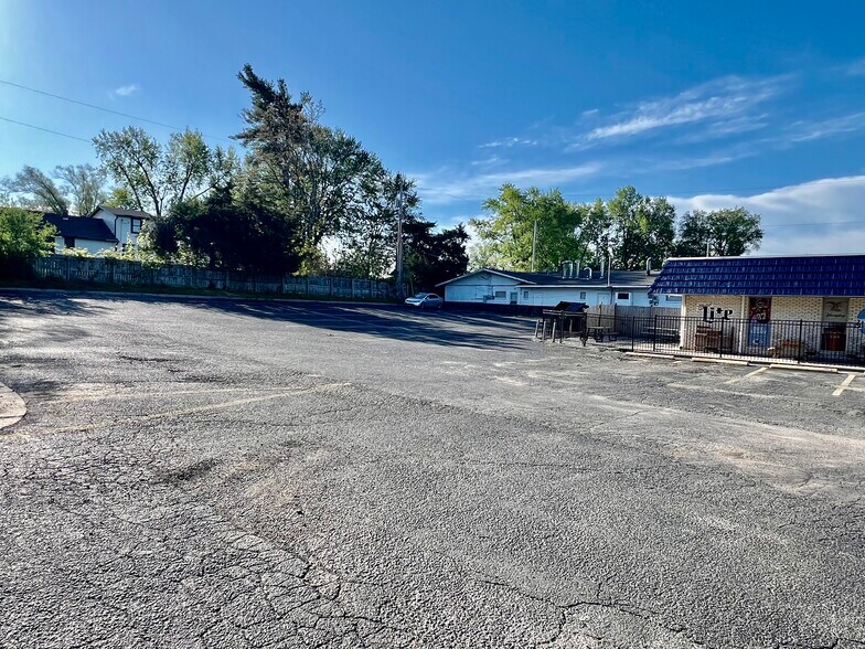 More Photos Of 4545 N Brighton Ave, Kansas City Bar For Sale