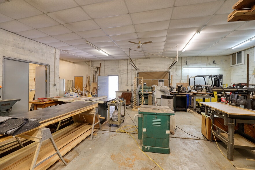 More Photos Of 8213 Gravois Rd, Affton Warehouse For Sale