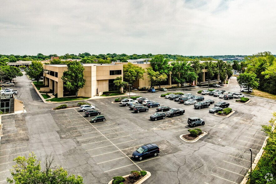 More Photos Of 8700 State Line Rd, Leawood Office For Lease